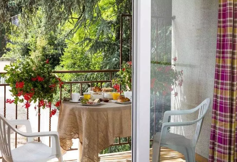 スタンダード４人部屋, Logis Hôtel Restaurant Les Cèdres