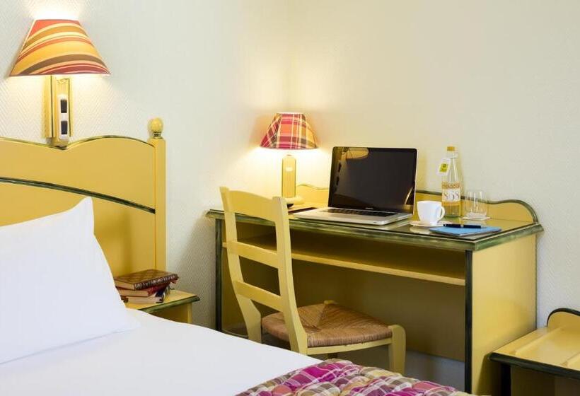 스탠다드 테라스 룸, Logis Hôtel Restaurant Les Cèdres