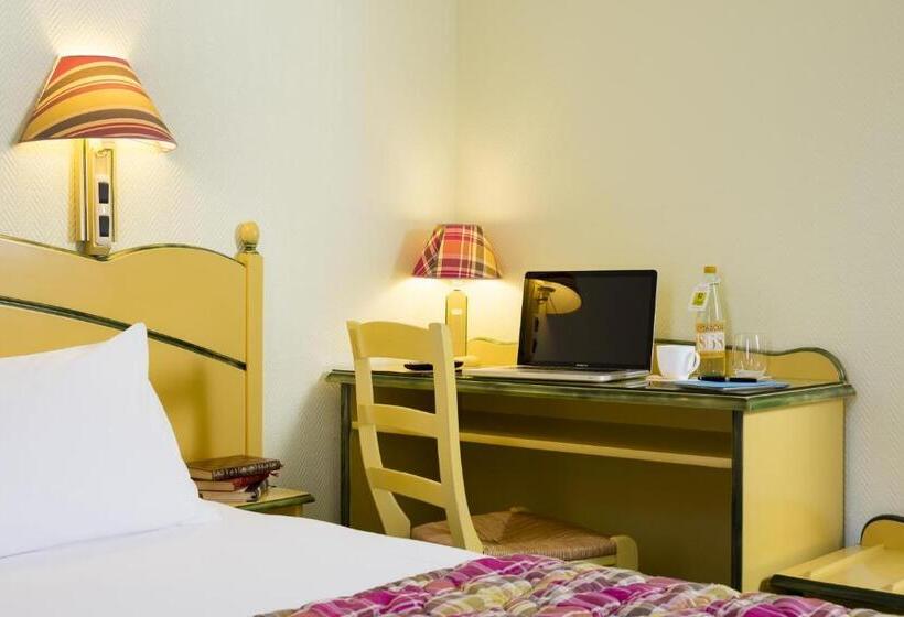 스탠다드 테라스 룸, Logis Hôtel Restaurant Les Cèdres