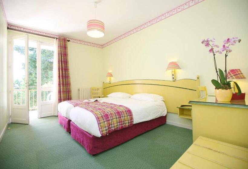 스탠다드 테라스 룸, Logis Hôtel Restaurant Les Cèdres