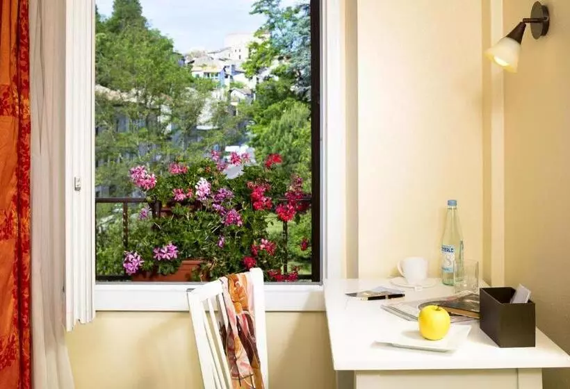 1ベッドルームアパートメントをつなぐ, Logis Hôtel Restaurant Les Cèdres