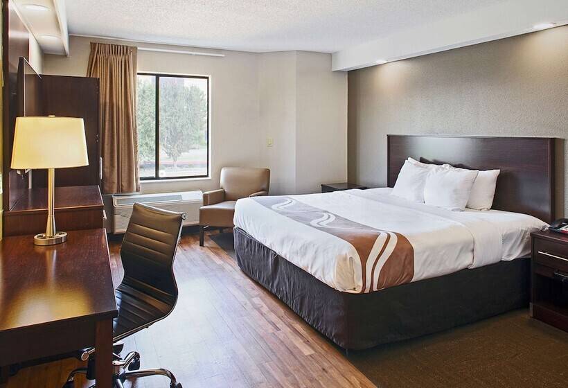 Номер Deluxe, Spark By Hilton Bentonville