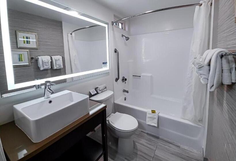 带大床的复式套间, Quality Inn Burbank Airport