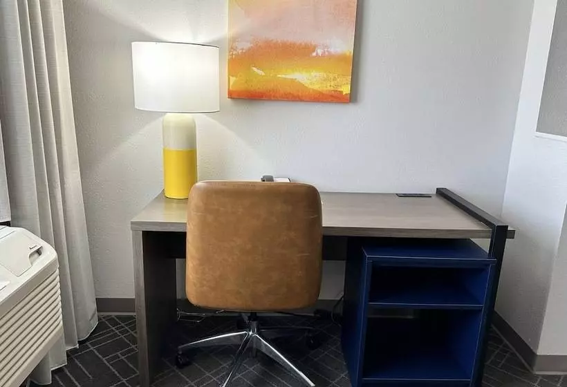 スイート, Comfort Suites Denver North Westminster