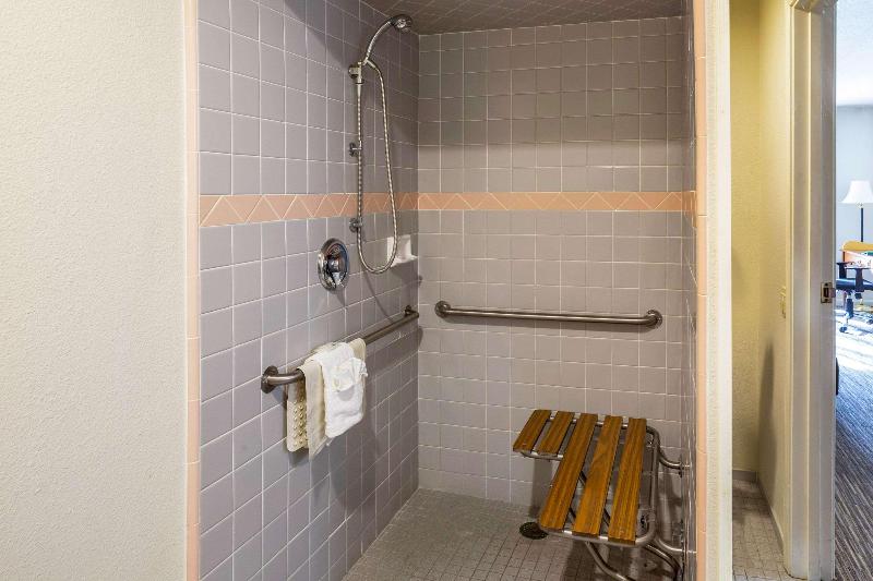 Номер Стандарт, Quality Inn & Suites Tulare