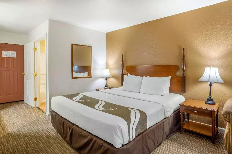 اتاق استاندارد, Quality Inn & Suites Tulare