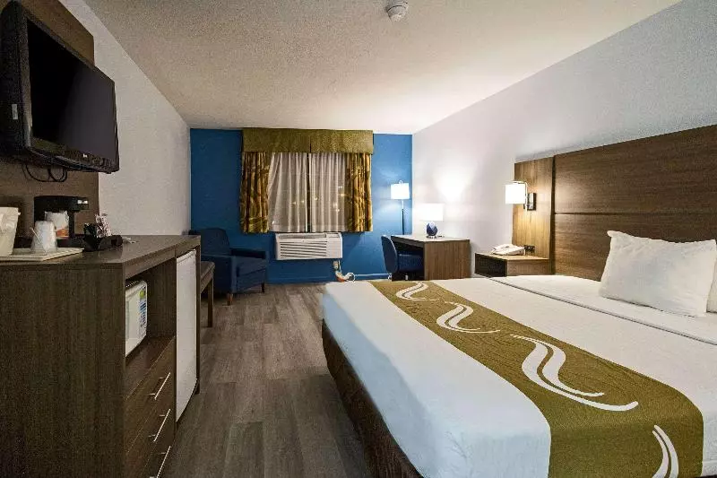 اتاق استاندارد, Quality Inn & Suites Tulare