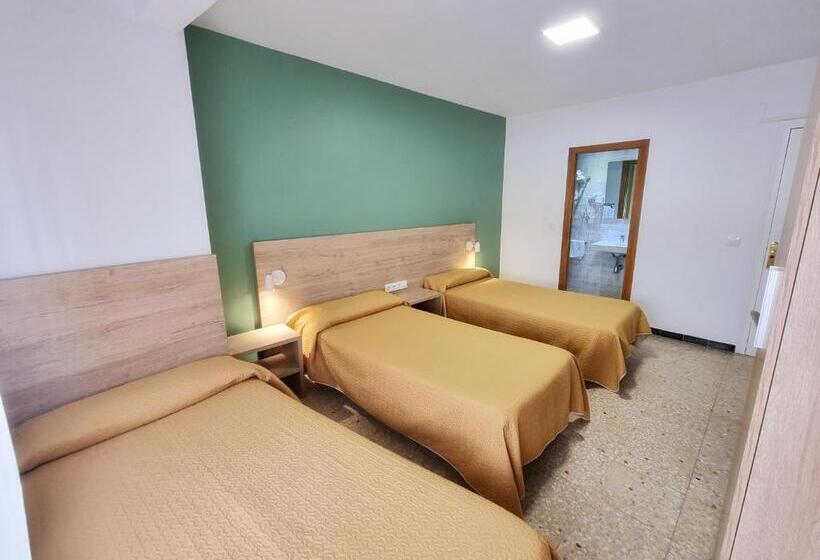 غرفة قياسية ثلاثية, Pensión Belmonte Ii