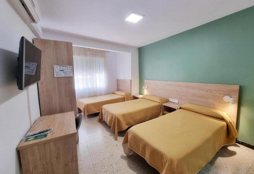 غرفة قياسية ثلاثية, Pensión Belmonte Ii