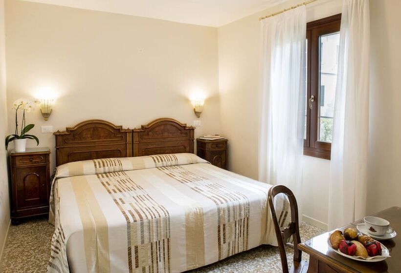 اتاق استاندارد سه نفره, Agli Alboretti