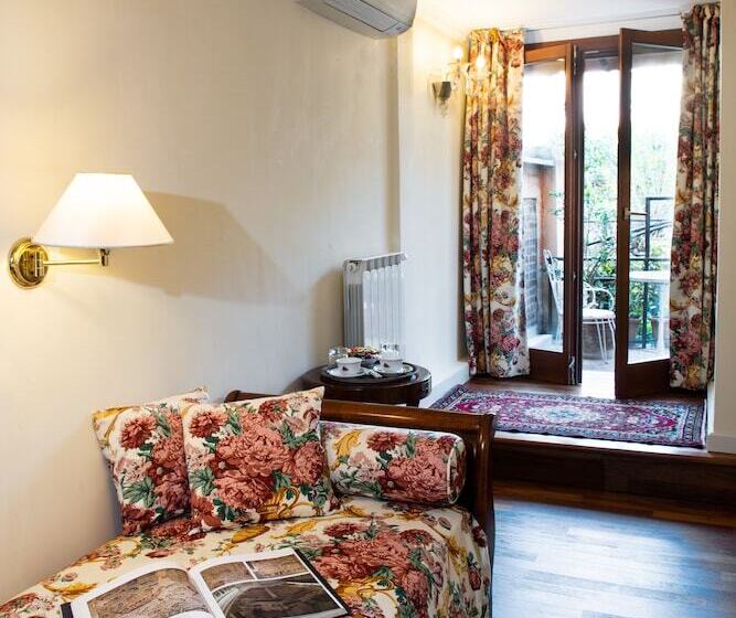 سوئیت جونیور با چشم‌انداز باغ, Agli Alboretti