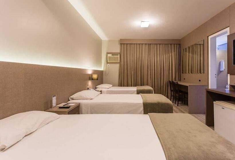 标准三人间, Farol Da Ilha