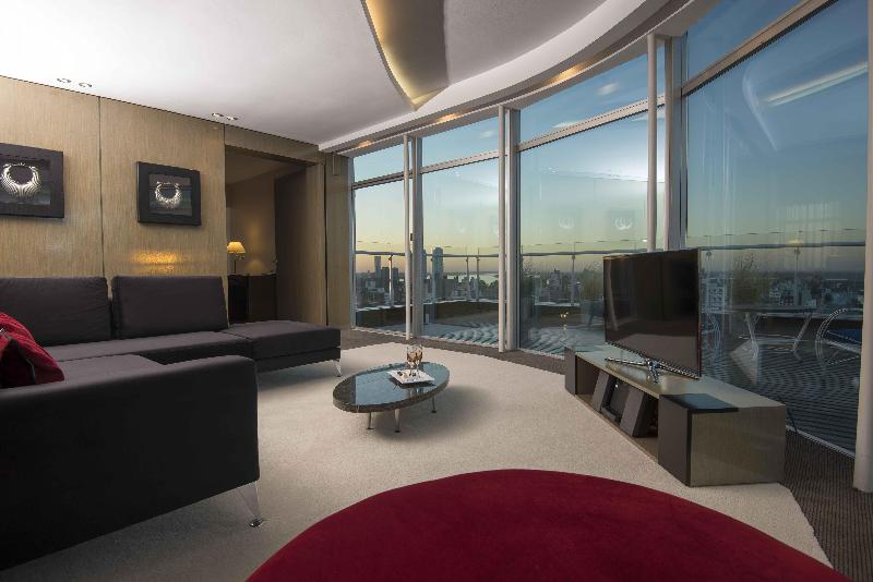 מיטת קינג בסוויטה, Holiday Inn Rosario, An Ihg