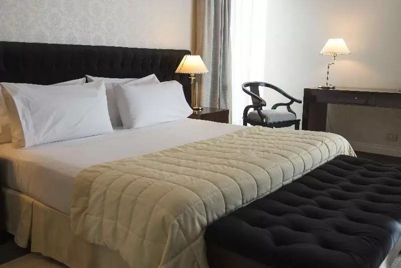 キングサイズベッドのスイートルーム, Holiday Inn Rosario, An Ihg