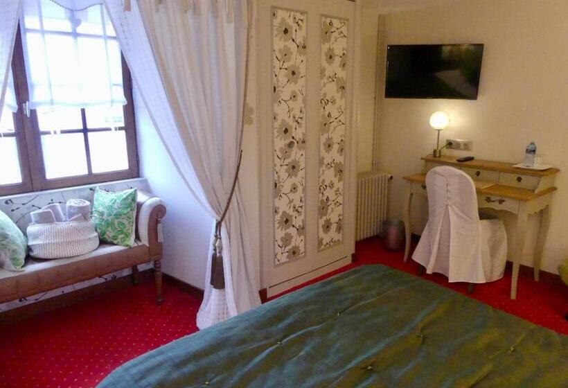 标准间, Le Chapeau Rouge