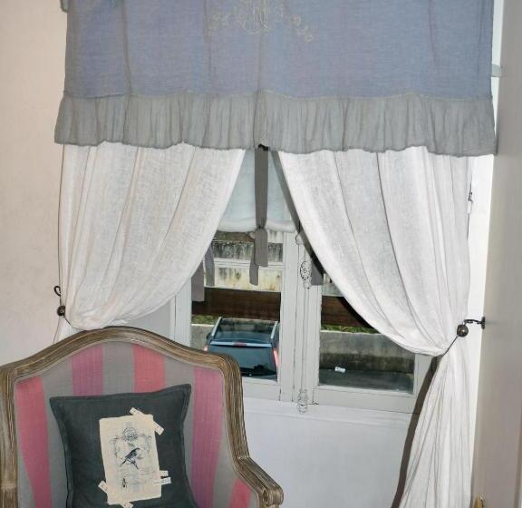 标准间, Le Chapeau Rouge