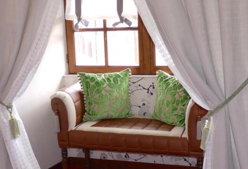 标准间, Le Chapeau Rouge