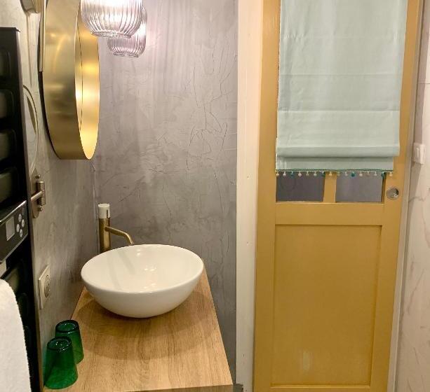 豪华房间, Le Chapeau Rouge