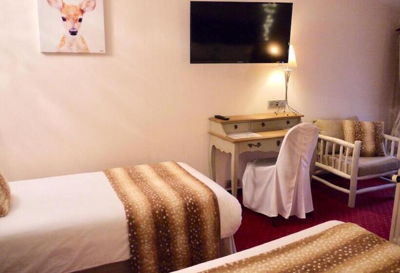 三人经典房间, Le Chapeau Rouge