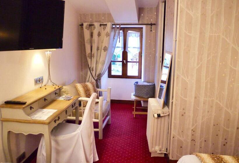 三人经典房间, Le Chapeau Rouge