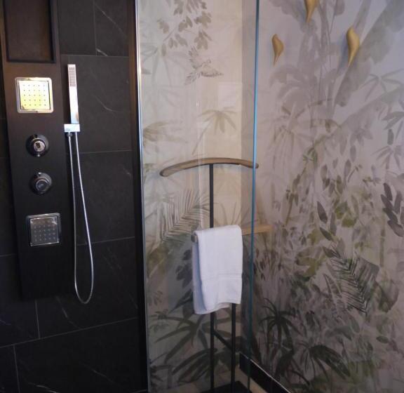 标准间, Le Chapeau Rouge