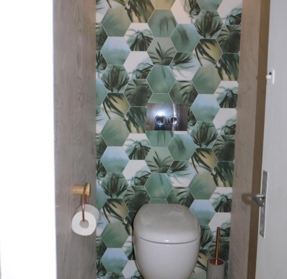 标准间, Le Chapeau Rouge