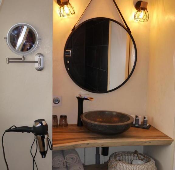 标准间, Le Chapeau Rouge