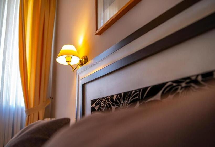 اتاق استاندارد یک نفره, Rua Salamanca