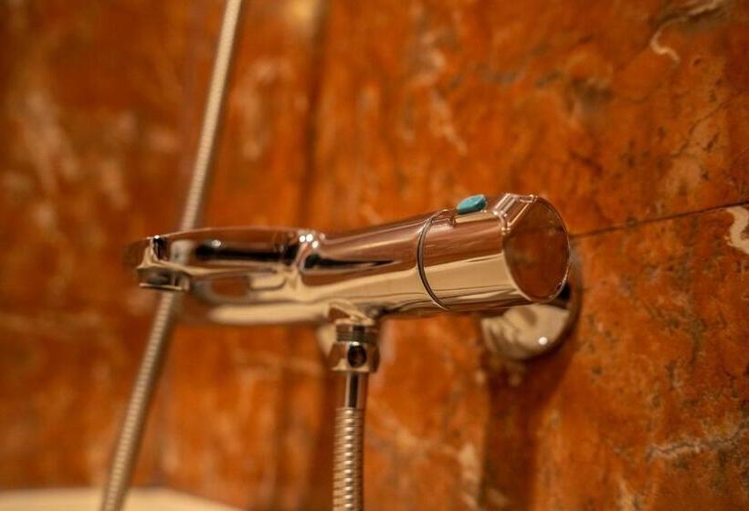 اتاق سوپریور سه تخته, Rua Salamanca