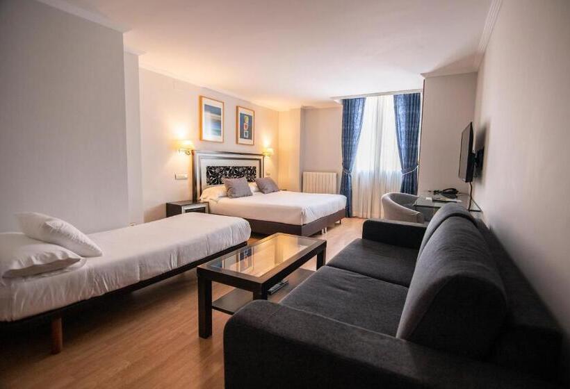 اتاق سوپریور سه تخته, Rua Salamanca