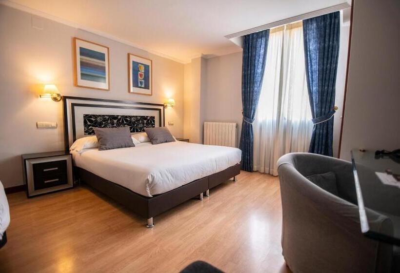 اتاق سوپریور سه تخته, Rua Salamanca