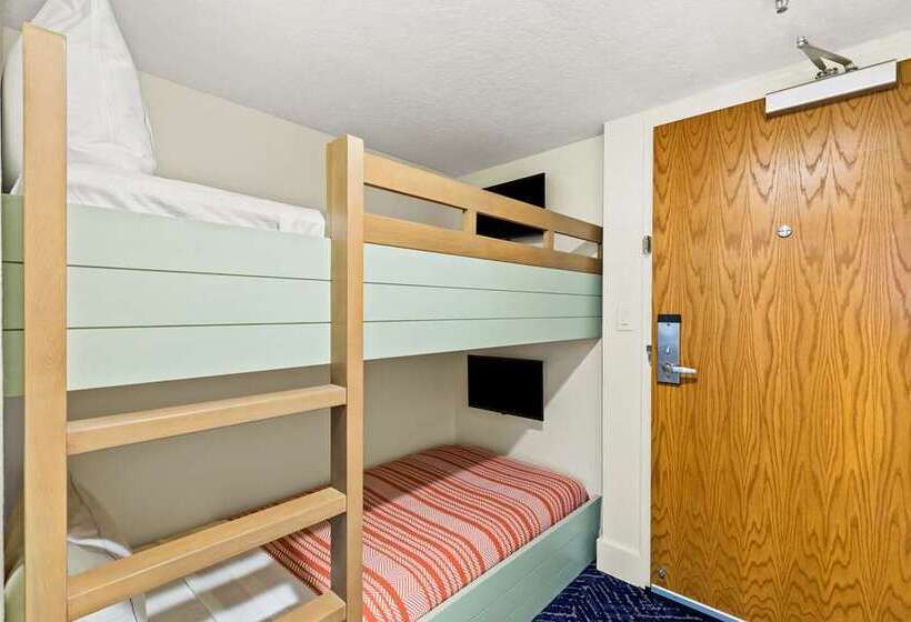 غرفة ديلوكس سرير كينج, Rushhh Daytona Beach, Tapestry Collection By Hilton