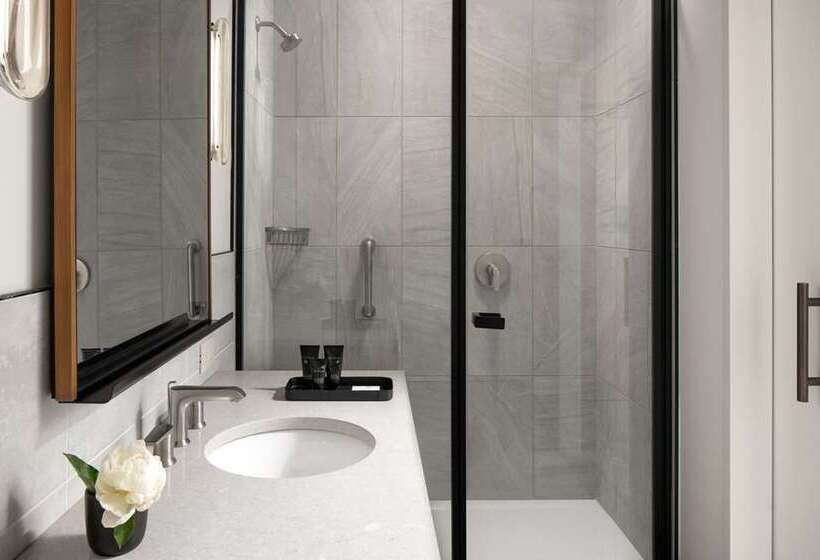 غرفة ديلوكس سرير ملكى, Rushhh Daytona Beach, Tapestry Collection By Hilton