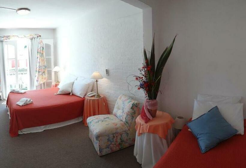 חדר סטנדרט לשלושה עם מרפסת, Bagu Villa De Mar