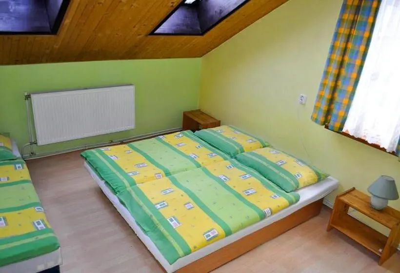 Standard Kolmen Hengen Huone, Penzion Bistár