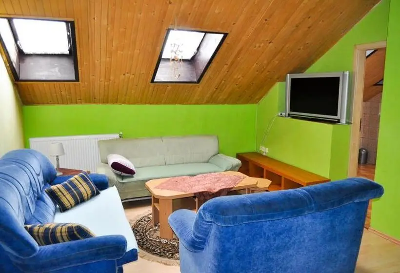 3 Bedroom Suite, Penzion Bistár