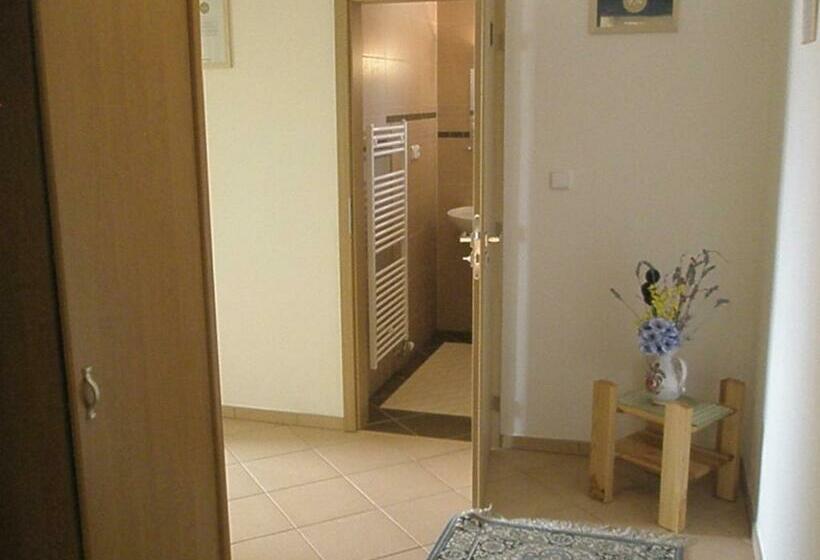 带共用浴室的标准房间, Ubytovanie Bičár