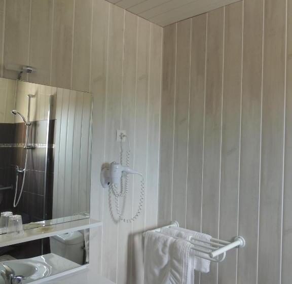 带泳池的标准三人间, Auberge Des Charmilles