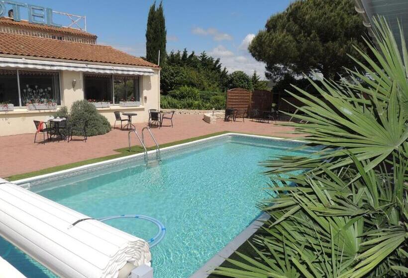 带泳池的标准三人间, Auberge Des Charmilles