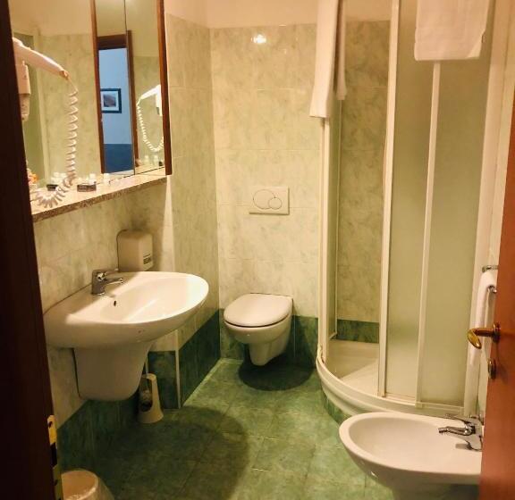 غرفة أساسية ثلاثية, Ferrucci