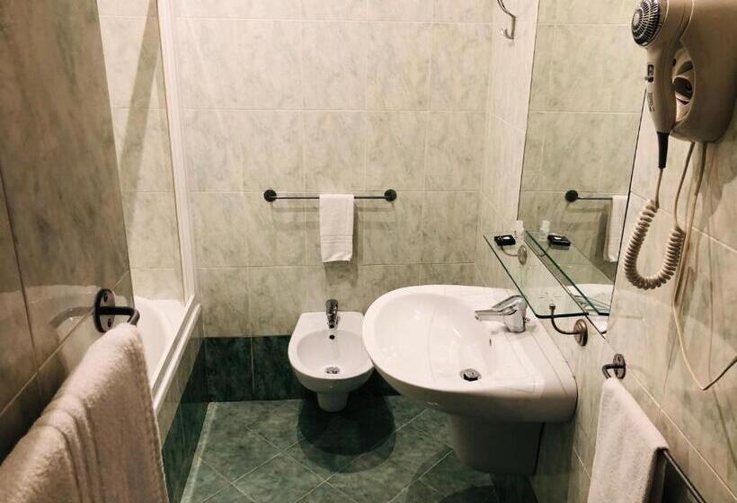 غرفة ديلوكس, Ferrucci