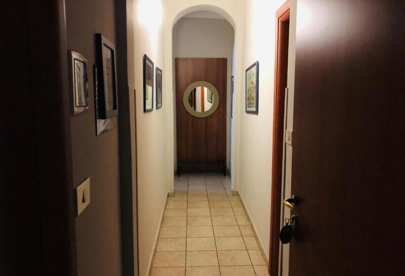 غرفة ديلوكس, Ferrucci