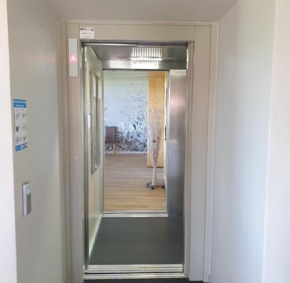 Семейный Номер, Logis Hôtel Restaurant & Spa Les Remparts