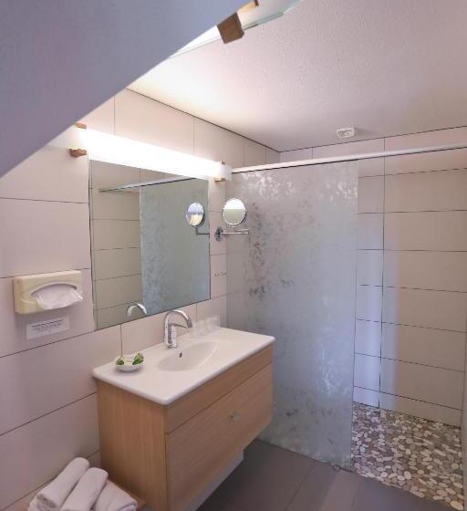 Семейный Номер, Logis Hôtel Restaurant & Spa Les Remparts