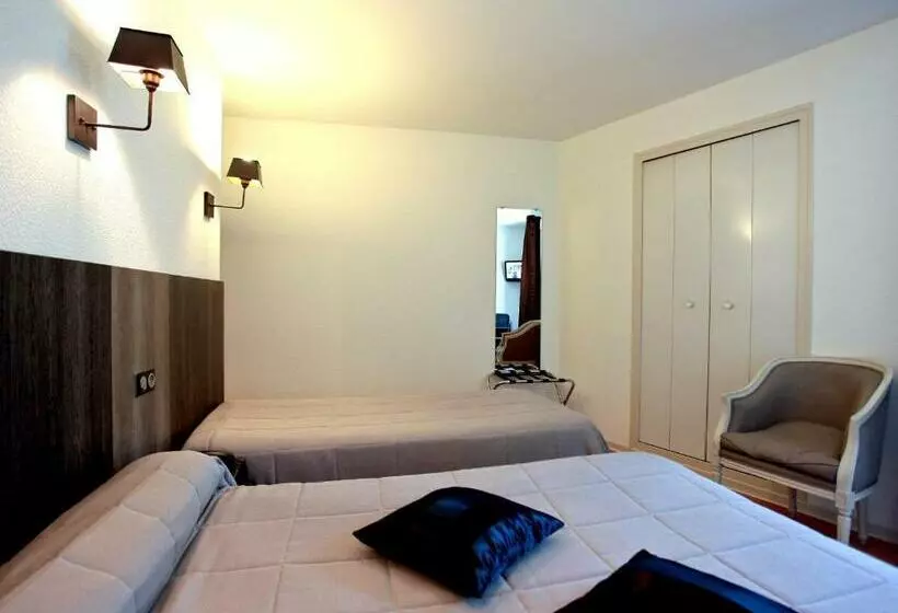 Standard Kolmen Hengen Huone, Le Victor Hugo Hôtel Et Restaurant Logis Hôtels