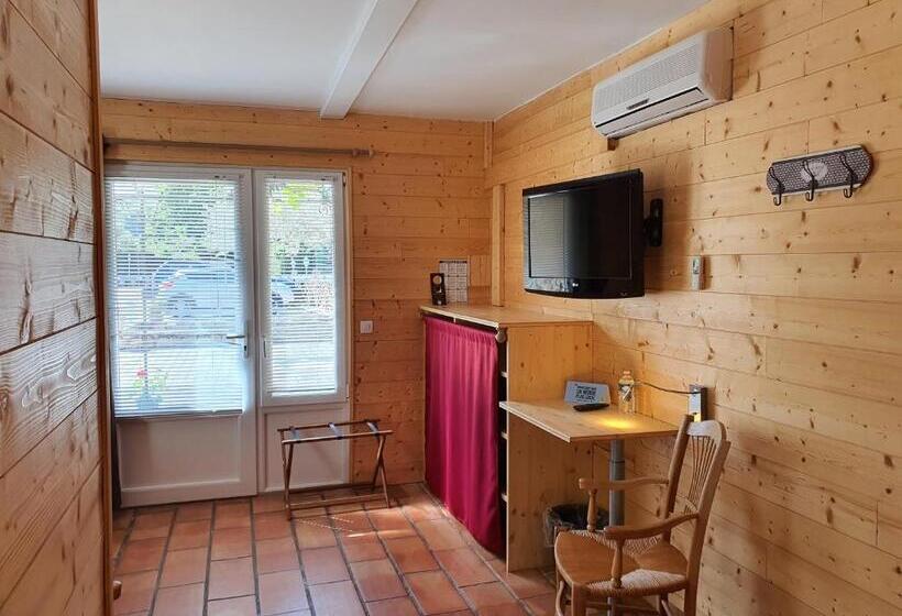 스탠다드 트리플 룸, Logis Hôtel Restaurant L Escarbille