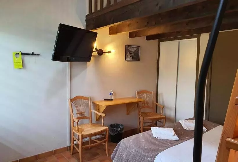 スタンダード4人部屋, Logis Hôtel Restaurant L Escarbille