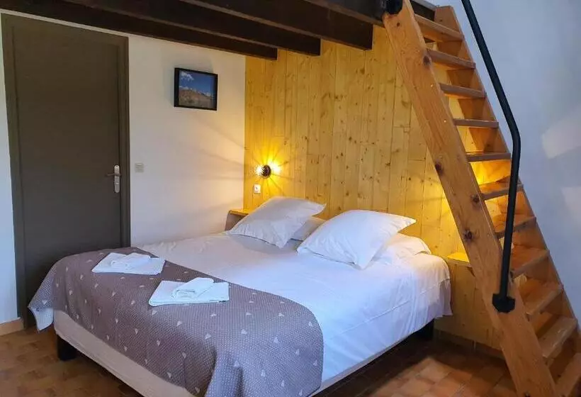スタンダード4人部屋, Logis Hôtel Restaurant L Escarbille