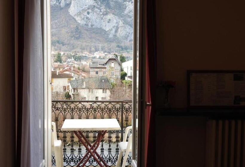 חדר סופריור לשלושה, Logis Hôtel Restaurant De La Poste