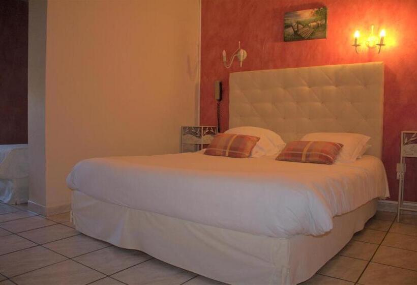 غرفة قياسية ثلاثية, Logis Hôtel Le Clement V